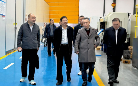 市人大常委会副主任金时刚走访ROYAL皇家88开展助企调研